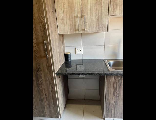 2 BEDROOM APARTMENT FOR SALE IN KEMPTON PARK CENTRAL